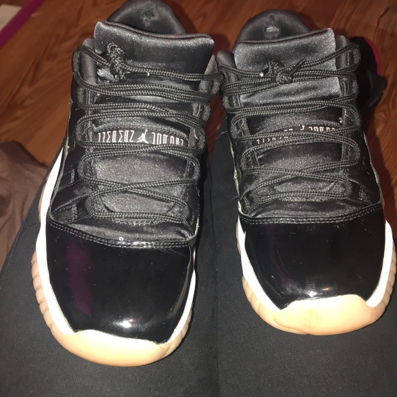 black and peach 11s